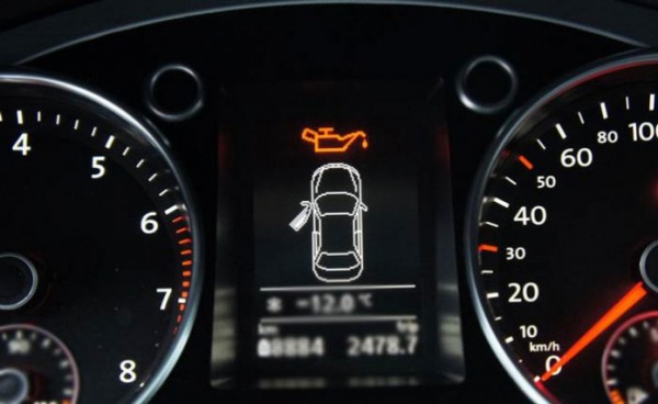 После прогрева двигателя загорается лампочка давления масла