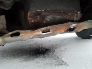 Пробит поддон картера двигателя: что делать водителю