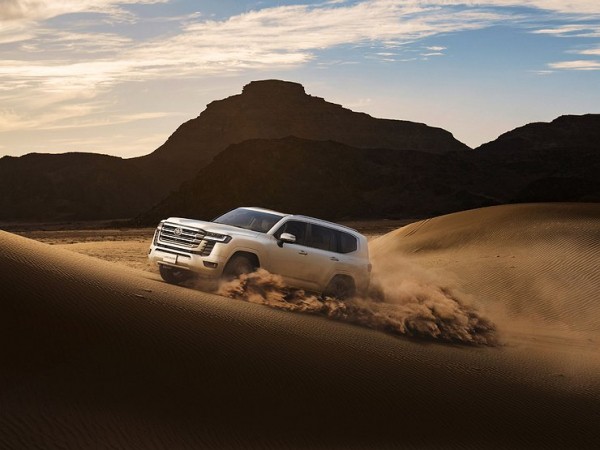 В Россию пачками завозят &laquo;дешевые&raquo; Toyota Land Cruiser с Ближнего Востока