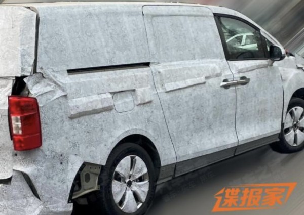 В Сеть попали первые шпионские фото загадочного китайского минивэна WEY MPV