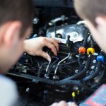 Во время запуска двигателя отключается магнитола: почему так происходит