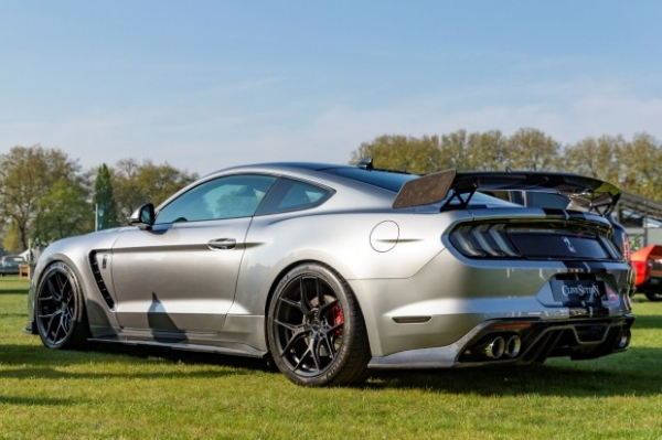 Clive Sutton представив 859-сильний Mustang CS85R