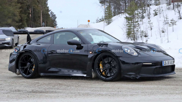 В Сети появились шпионские фото нового Porsche 911 GT3 RS