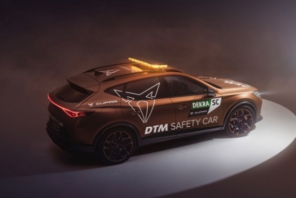 Cupra Formentor VZ5 перетворили на пейс-кар DTM