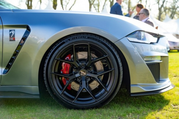 Clive Sutton представив 859-сильний Mustang CS85R