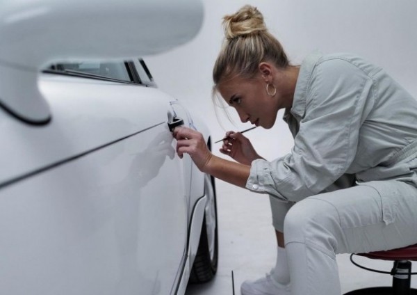 Власниця Porsche 964 перетворила свою машину на арт-кар