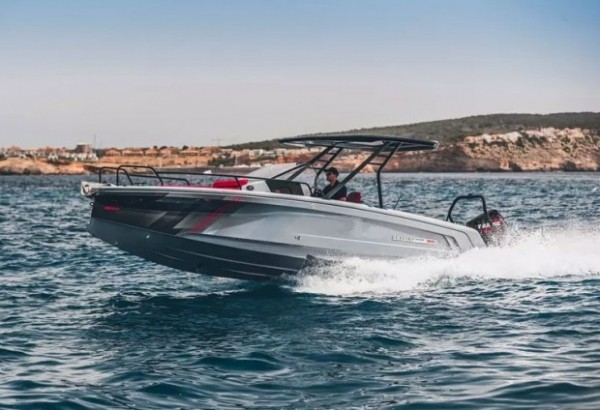 Нова модель від Brabus з двома моторами та ліжком