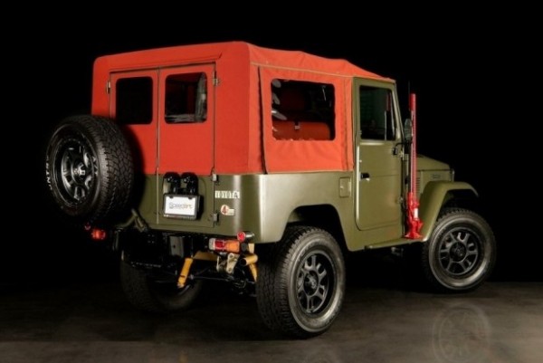 Унікальний рестомод позашляховика Toyota Land Cruiser