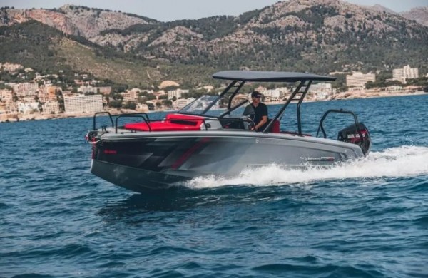 Нова модель від Brabus з двома моторами та ліжком