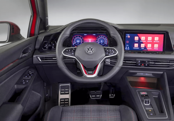 Названы лучшие автомобильные интерьеры 2022 года