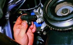 Почему двигатель не &laquo;схватывает&raquo; при запуске мотора: основные причины и что делать водителю