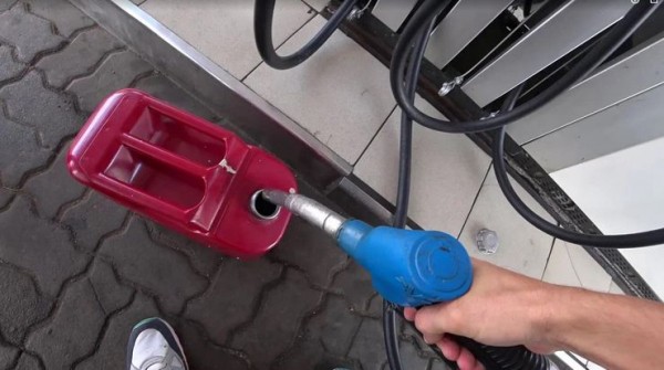 Почему к лету бензин и солярка в России заметно подешевеют