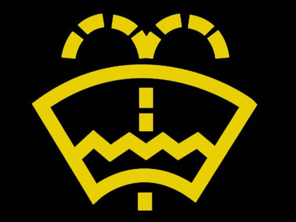 Почему при полном бачке омывателя загорается сигнал, что он пустой