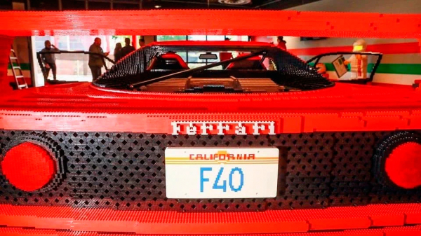 Полноразмерная модель Ferrari F40 из Lego официально представлена