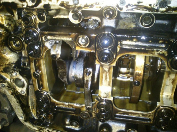 Причины заклинивания автомобильного двигателя Причины заклинивания автомобильного двигателя