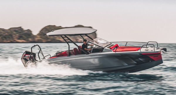 Тюнинг-ателье Brabus выпустило 900-сильный катер Shadow 300 Edition One Power Boat с гоночным мотором V8 Тюнинг-ателье Brabus выпустило 900-сильный катер Shadow 300 Edition One Power Boat с гоночным мотором V8