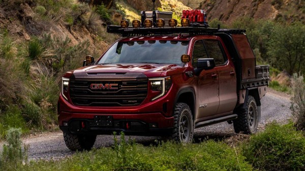 В Сети представлен внедорожный автодом на базе GMC Sierra 1500 AT4X 2022 года 