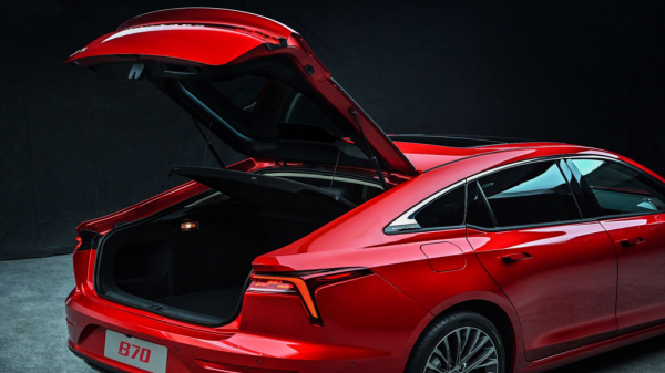 В РФ продают новые лифтбек и кросс-купе от китайской марки FAW В РФ продают новые лифтбек и кросс-купе от китайской марки FAW