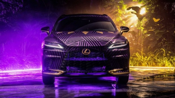 Lexus та Adidas присвятили особливу версію RX &laquo;Чорній Пантері&raquo;