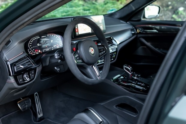 Тюнінг-ательє Manhart Manhart круто доопрацювало BMW M5 CS