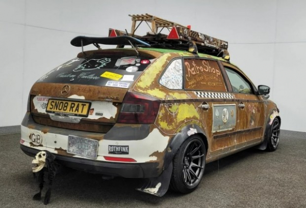 Skoda Rapid перетворили на іржавого монстра