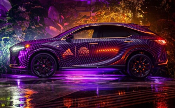 Lexus та Adidas присвятили особливу версію RX &laquo;Чорній Пантері&raquo;