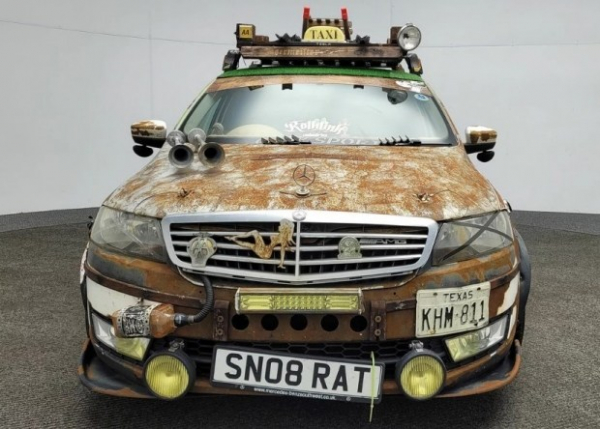 Skoda Rapid перетворили на іржавого монстра