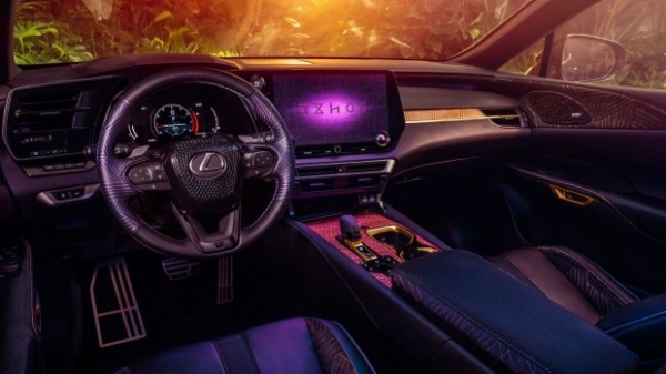 Lexus та Adidas присвятили особливу версію RX &laquo;Чорній Пантері&raquo;