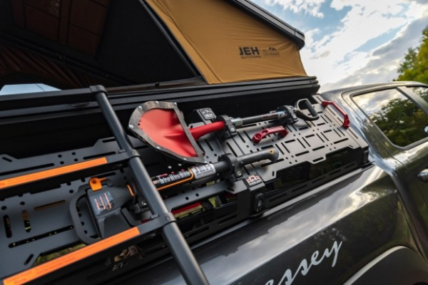 Пікап Hennessey Mammoth 1000 TRX перетворили на будинок на колесах