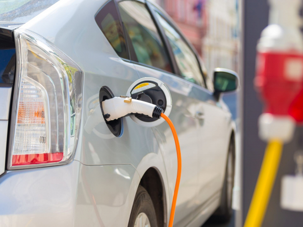 Дорого, опасно и негде заряжаться: 5 главных заблуждений, мешающих купить электромобиль