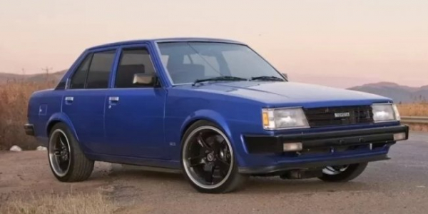 У стару Toyota Corolla встановили V8 від Lexus