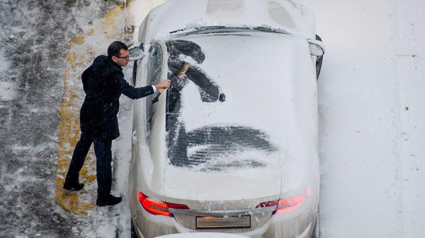 Водителям назвали способы избежать обледенения автомобиля
