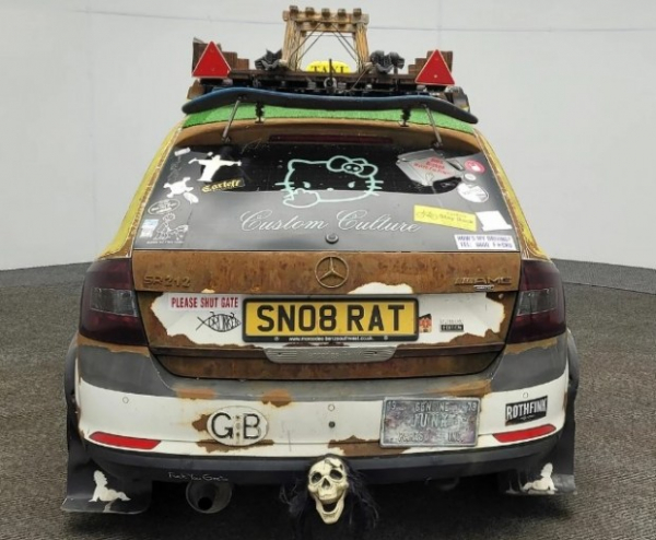 Skoda Rapid перетворили на іржавого монстра