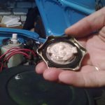 Моторное масло в антифризе: почему возникает неисправность