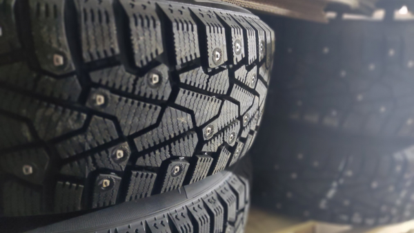 Адвокат опроверг информацию о штрафах за автошины с 1 декабря