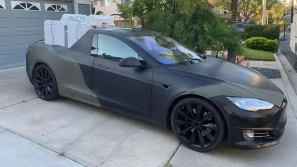 У США помічено оригінальний пікап Tesla