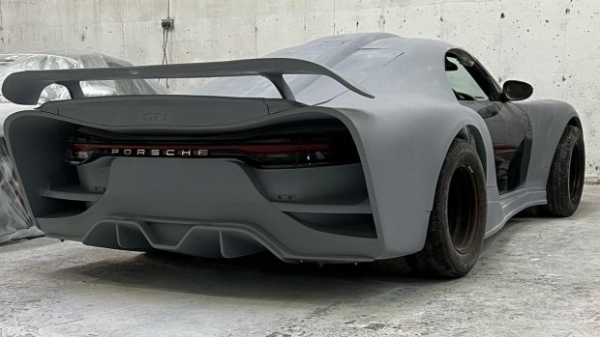 У Британії розпочали бізнес на переробці Porsche Boxter у суперкар 911 GT1
