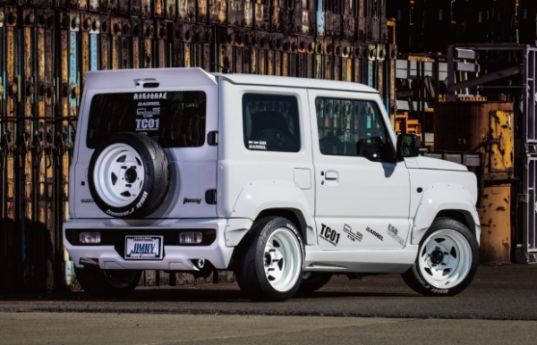 Японські тюнери показали яскраві варіанти доопрацювання Suzuki Jimny