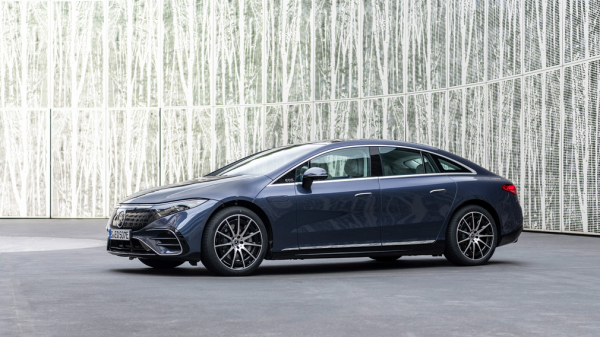 В России начались продажи электрического лифтбека Mercedes-Benz EQS