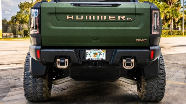 Новий електричний Hummer отримав &laquo;армійський&raquo; тюнінг