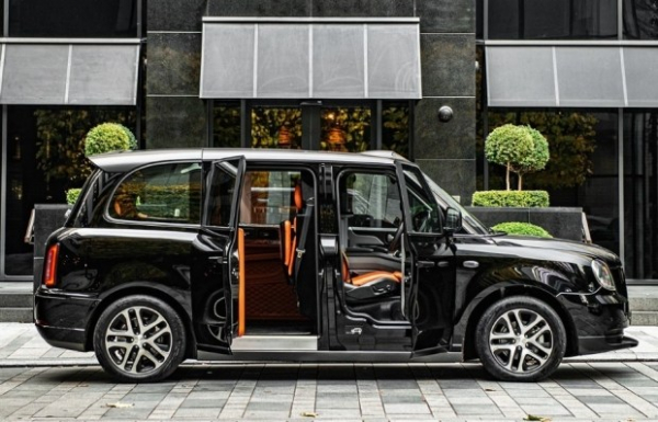 Лондонське таксі перетворили на розкішний &laquo;лімузин&raquo;