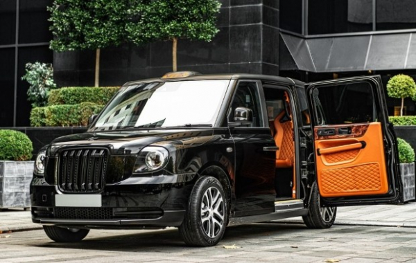 Лондонське таксі перетворили на розкішний &laquo;лімузин&raquo;