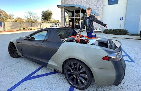 У США помічено оригінальний пікап Tesla