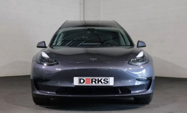 У Нідердандах збудували катафалк на базі Tesla