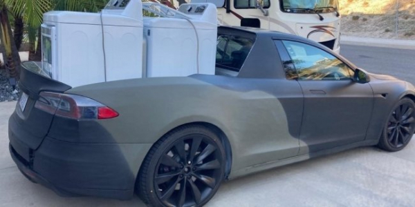 У США помічено оригінальний пікап Tesla