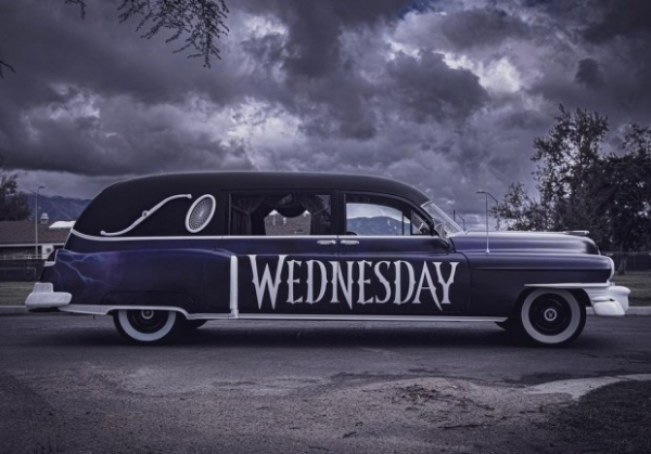 У США побудували ексклюзивне авто для серіалу «Венздей» У США побудували ексклюзивне авто для серіалу «Венздей»