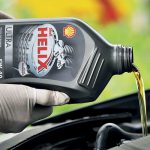 Доливка масла в мотор: когда нужна и как это делается правильно