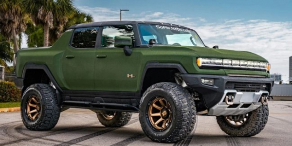 Новий електричний Hummer отримав &laquo;армійський&raquo; тюнінг