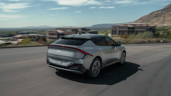 Электрический кроссовер Kia EV6 2023 года получил наивысший рейтинг краш-тестов от IIHS Электрический кроссовер Kia EV6 2023 года получил наивысший рейтинг краш-тестов от IIHS