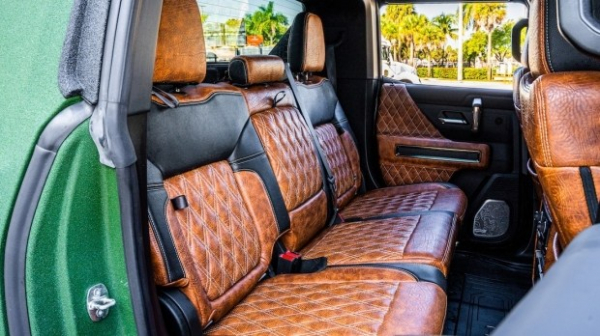 Новий електричний Hummer отримав &laquo;армійський&raquo; тюнінг